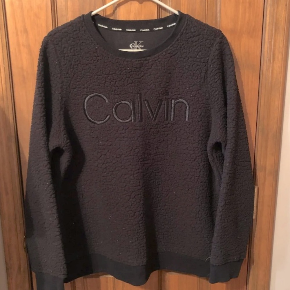 🔹 Calvin Klein Women’s Cozy Sweatshirt